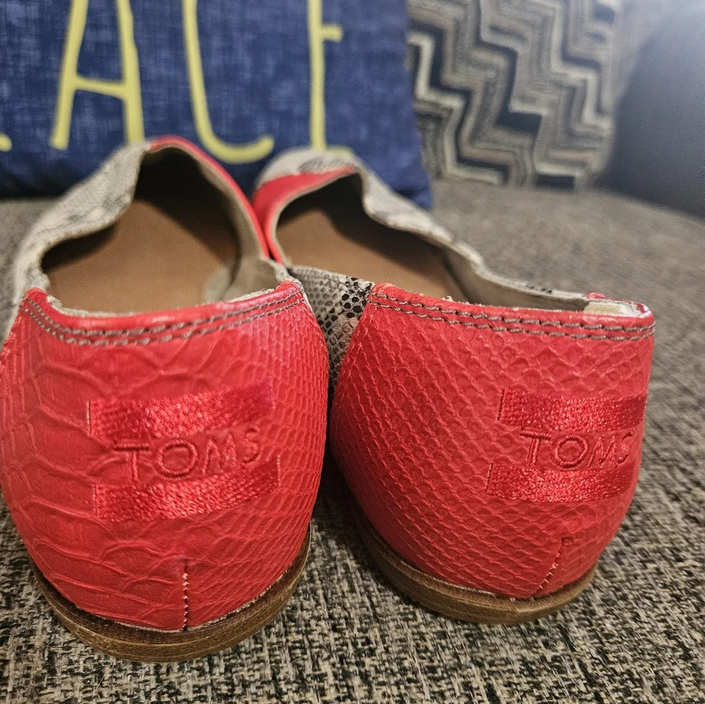 TOMS Red Snake Print Ballet Flats Slip On Shoes Womens‎ Size 7.5